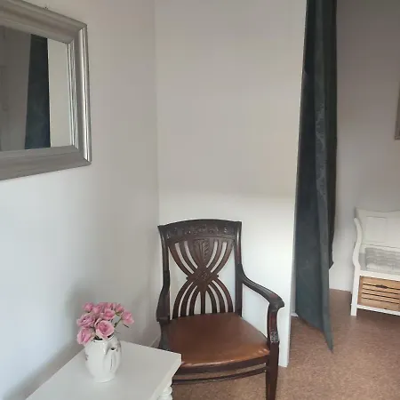 Bei Berlin Mit Terrasse Und Kleinem Garten בירקנוורדר