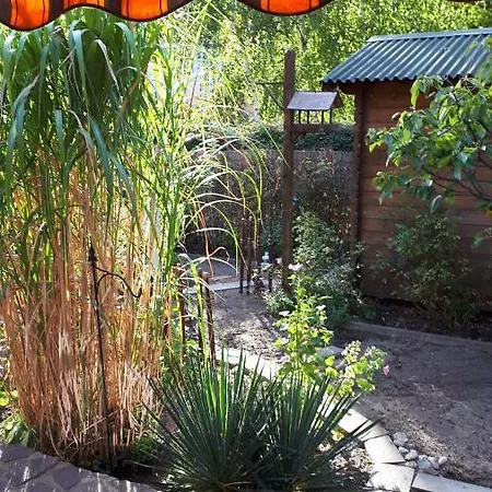 Bei Berlin Mit Terrasse Und Kleinem Garten *