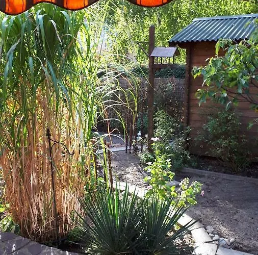 Bei Berlin Mit Terrasse Und Kleinem Garten *
